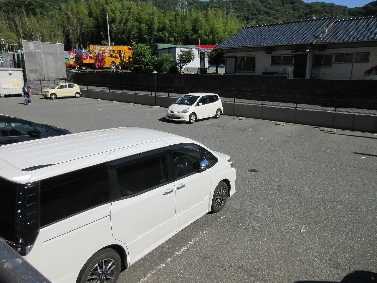 【サーパス一の宮住吉　１０１号の駐車場】