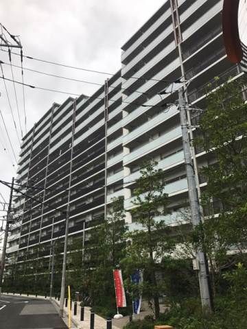 【足立区新田のマンションの建物外観】