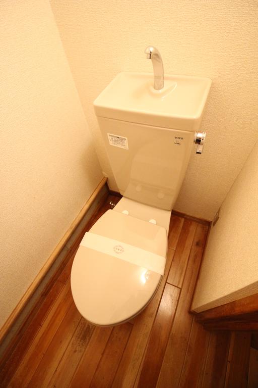 トイレ　トイレ・お洒落なペーパーホルダー＆タオルリング付き