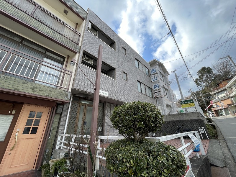 ウェルブ鈴蘭台の建物外観