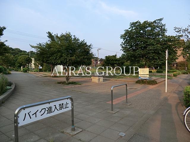 【世田谷区岡本のアパートの公園】