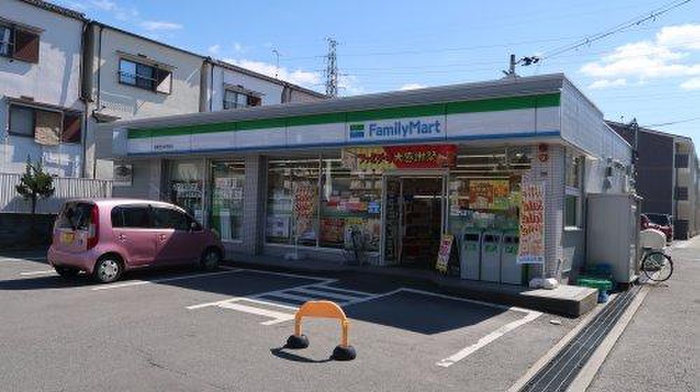 コンビニ　ファミリーマート高槻芝生住宅前店（コンビニ）まで500m