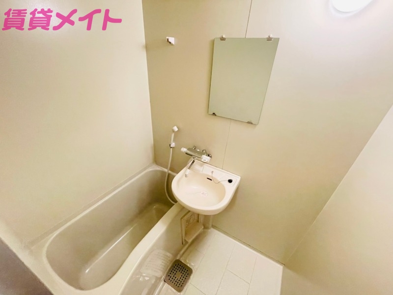 バス・シャワールーム　同型参考写真