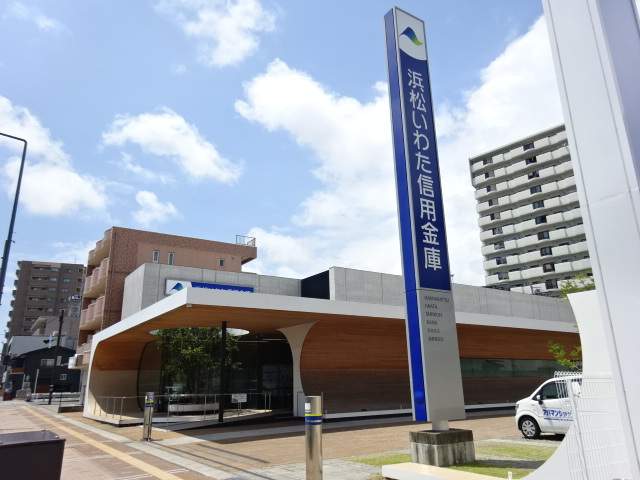 銀行　浜松磐田信用金庫　駅南支店（銀行）まで413m