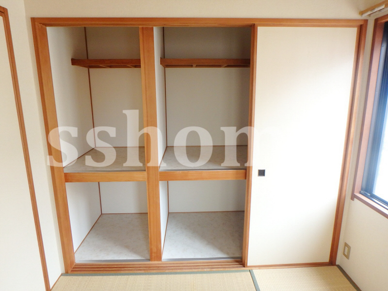収納　押入は奥行きありますね☆