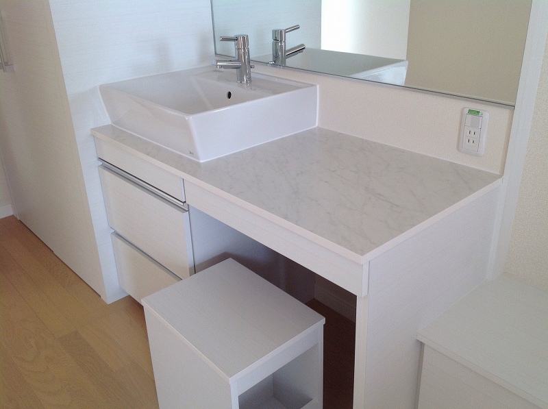 その他　洗面の横にパウダースペースあります