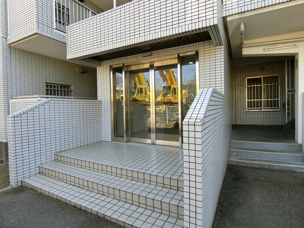 その他共有部分　自動ドアのエントランス　駐輪場・敷地内ゴミ置場