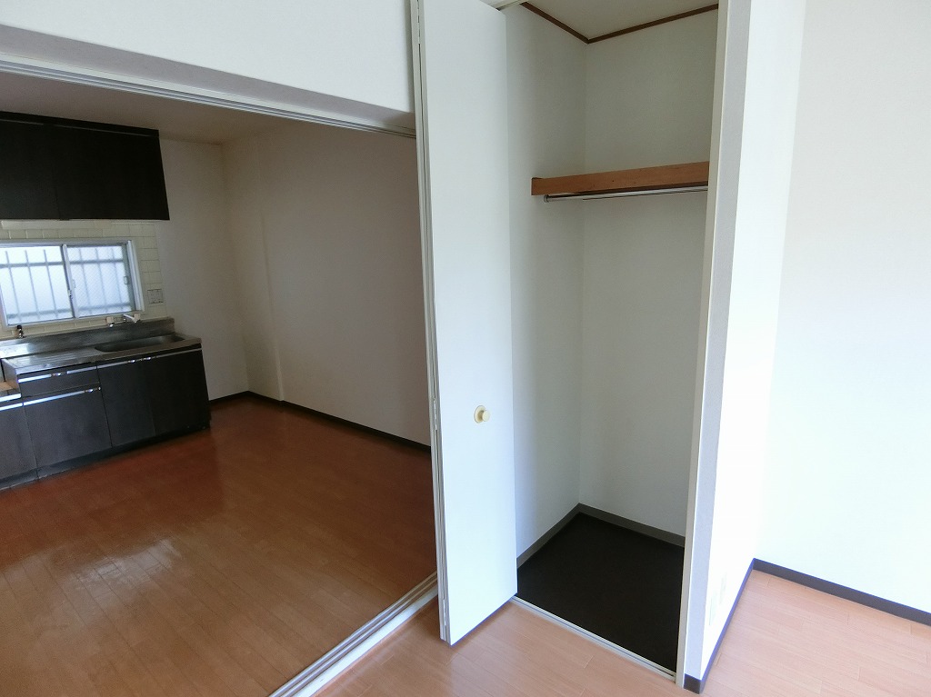 収納　洋間クローゼット収納各寝室に収納あります。