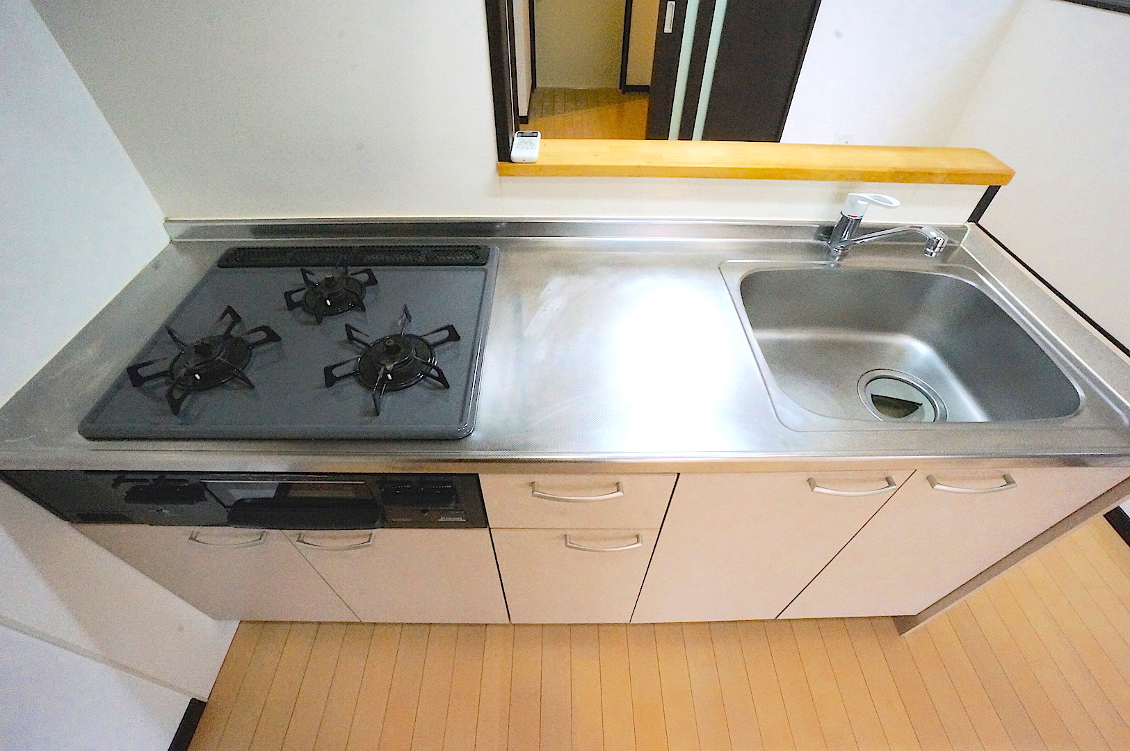 キッチン　カウンターキッチン　3口ガスコンロ グリル