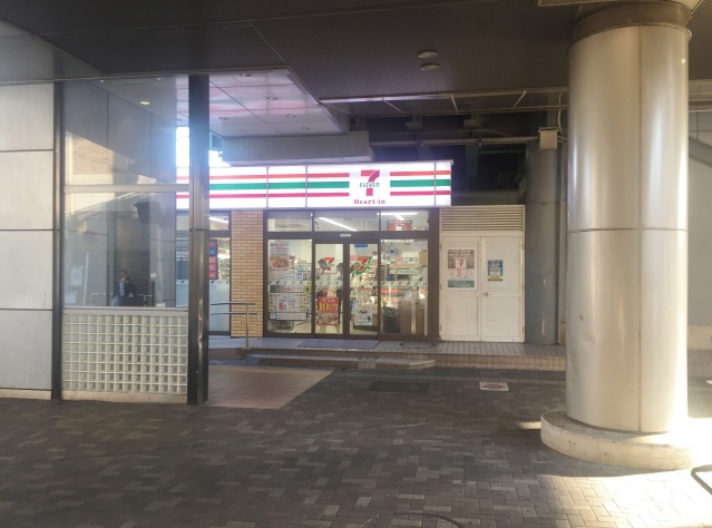 コンビニ　セブンイレブンハートインJR王寺駅北口店（コンビニ）まで408m