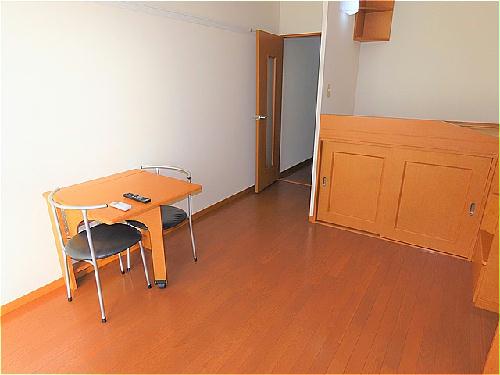 居室・リビング　ハイベッドタイプのお部屋です