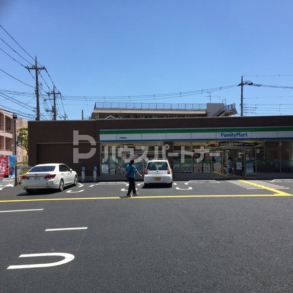 コンビニ　ファミリーマート三郷駅南店（コンビニ）まで440m