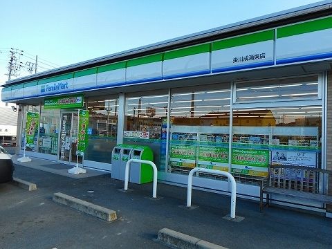 コンビニ　ファミリーマート掛川成滝東店（コンビニ）まで800m