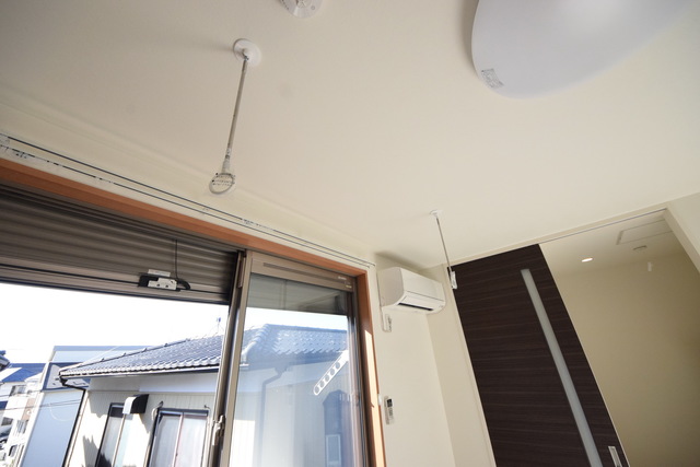 バルコニー　～室内でも室外でも干せますっ～