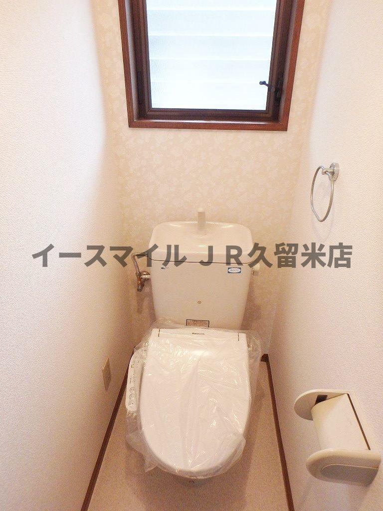 トイレ　落ち着いた色調のトイレです