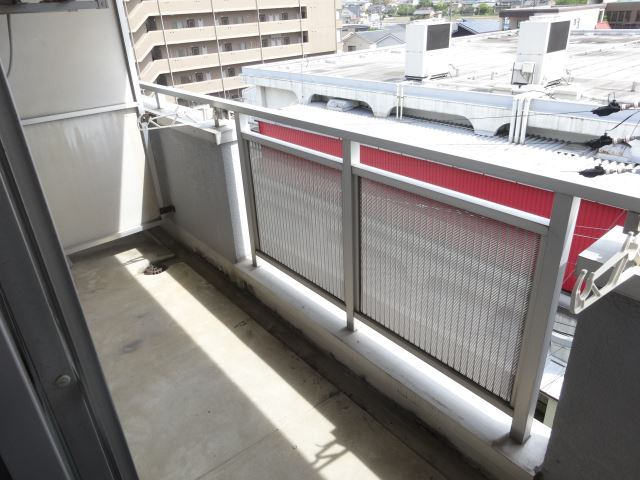 バルコニー　南向きで日当り良好です。