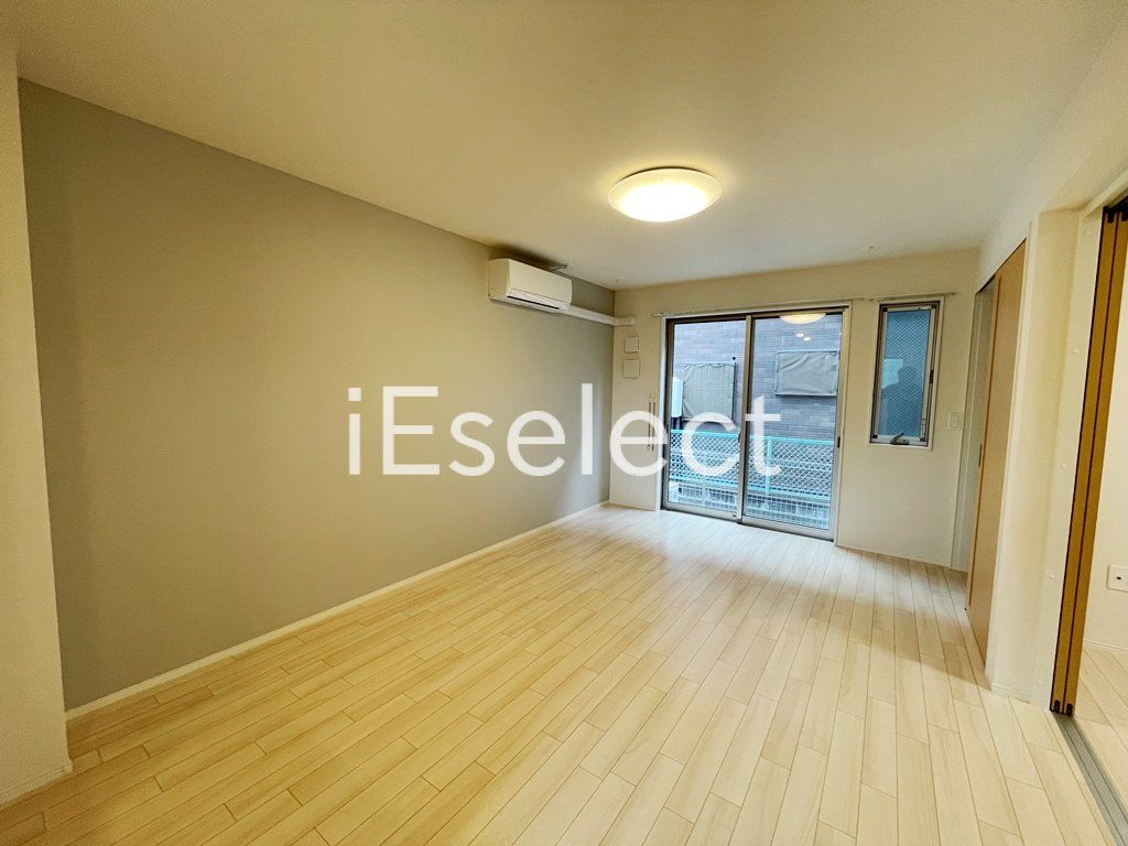 居室・リビング　お洒落なアクセントクロスの居室です！