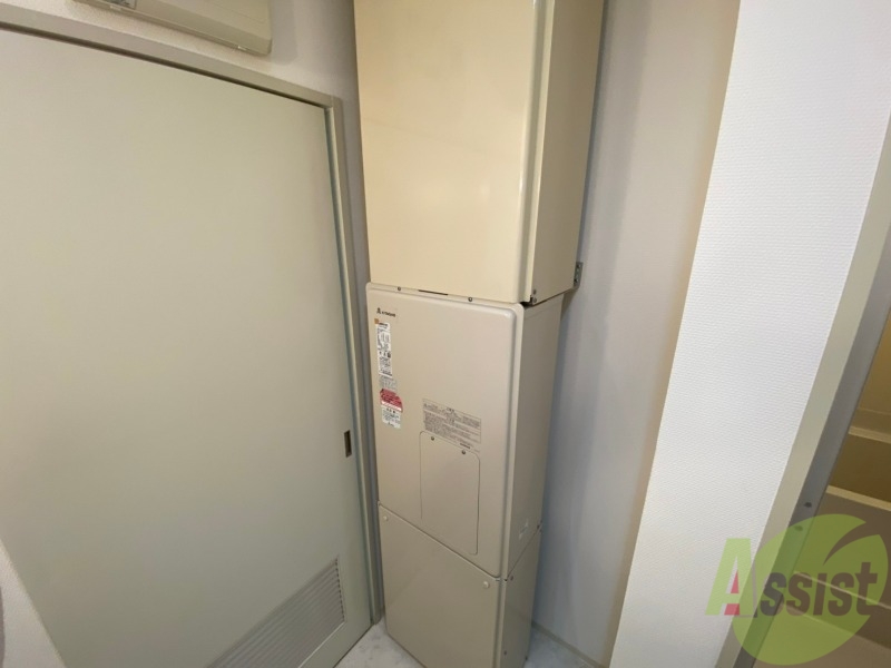 その他設備　ガス給湯器です。操作しやすいパネルになってます。