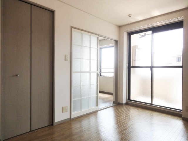 居室・リビング　こちらの居間で趣味の時間をお楽しみください