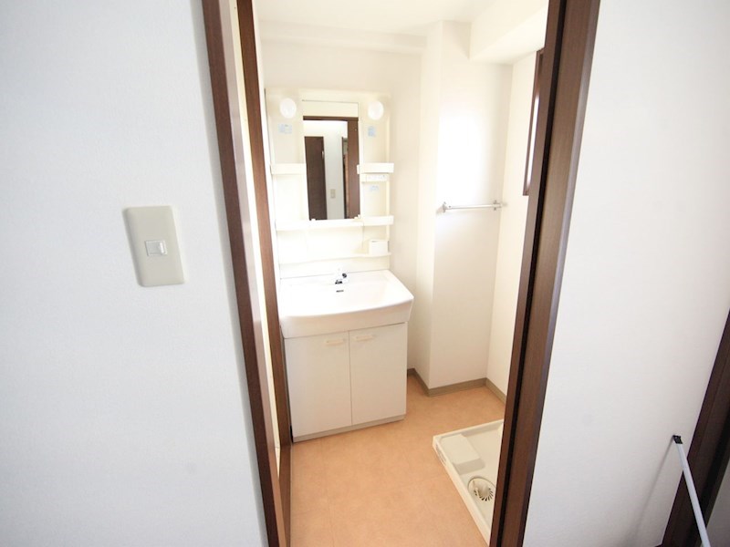 洗面設備　脱衣所　独立洗面台付　収納スペース有