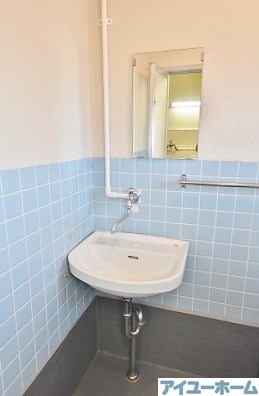 洗面設備　お風呂に洗面台ついてます