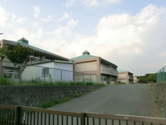 小学校　小谷小学校（小学校）まで1200m