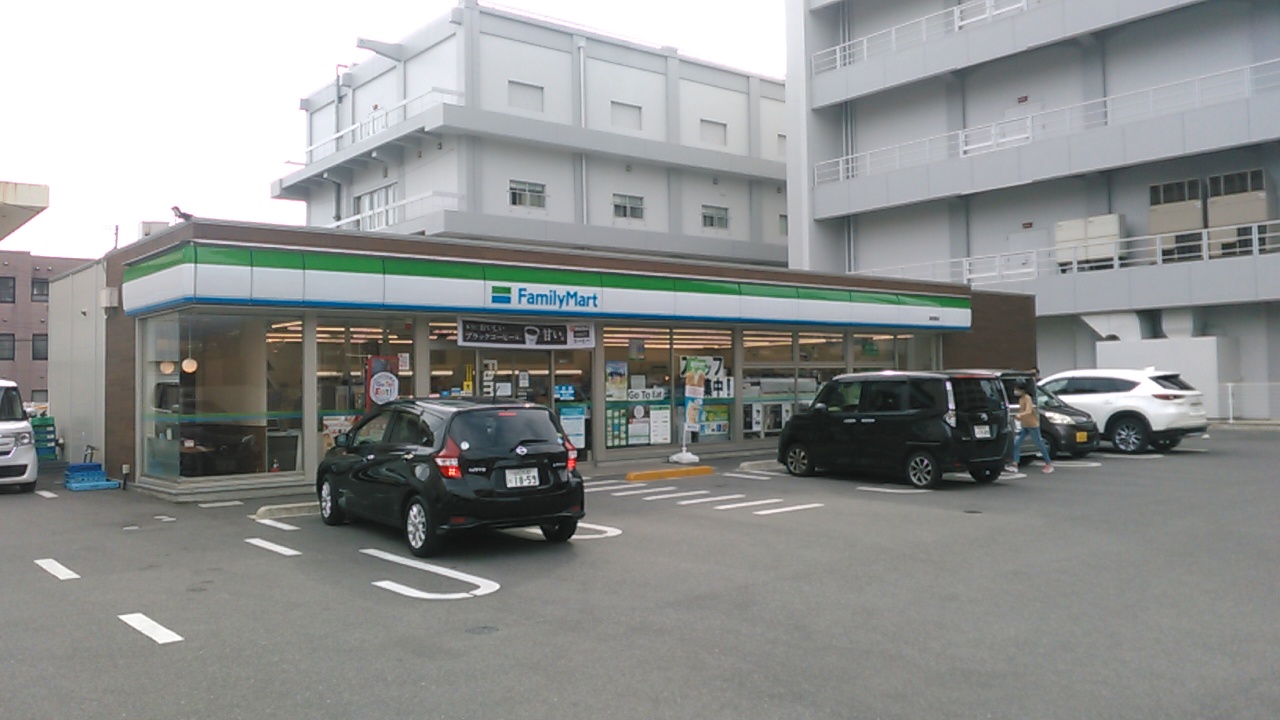 コンビニ　ファミリーマート海老園店（コンビニ）まで831m