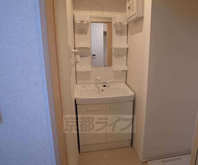 洗面設備　収納スペース豊富な洗面台です・