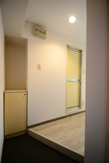 玄関　※別部屋の写真です。