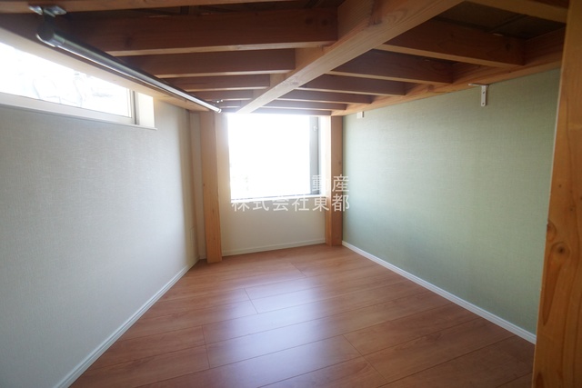 居室・リビング　南向きの明るい２面採光！風通しももちろん良好です♪