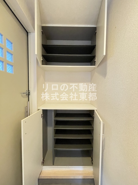 玄関　下駄箱付なので、玄関はいつでもスッキリ片付きますね☆