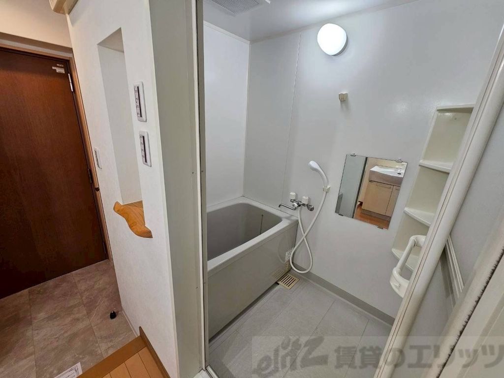 バス・シャワールーム　玄関