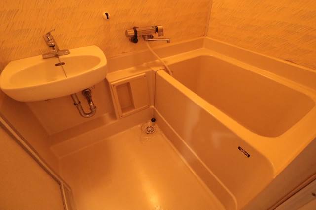 バス・シャワールーム　綺麗な浴室スペース♪