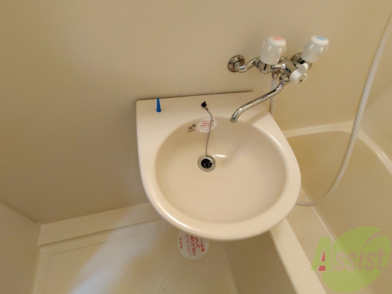 洗面設備　洗面台。朝の身支度はここでばっちり決めましょう。