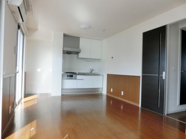 居室・リビング　広く使えるオープンキッチンタイプ