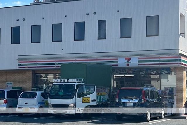 コンビニ　セブンイレブン（コンビニ）まで300m
