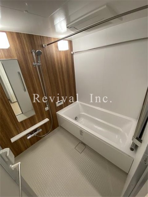 バス・シャワールーム　追い焚き・浴室乾燥完備でございます