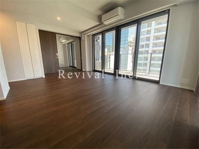 居室・リビング　床暖房完備のリビングでございます