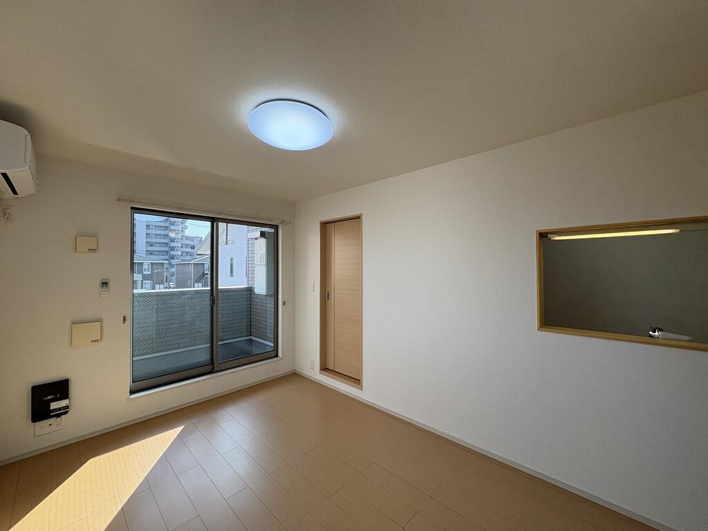 居室・リビング　※同物件別部屋の参考写真・現況優先