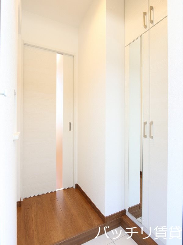 玄関　画像は同シリーズタイプの為、参考写真になります。