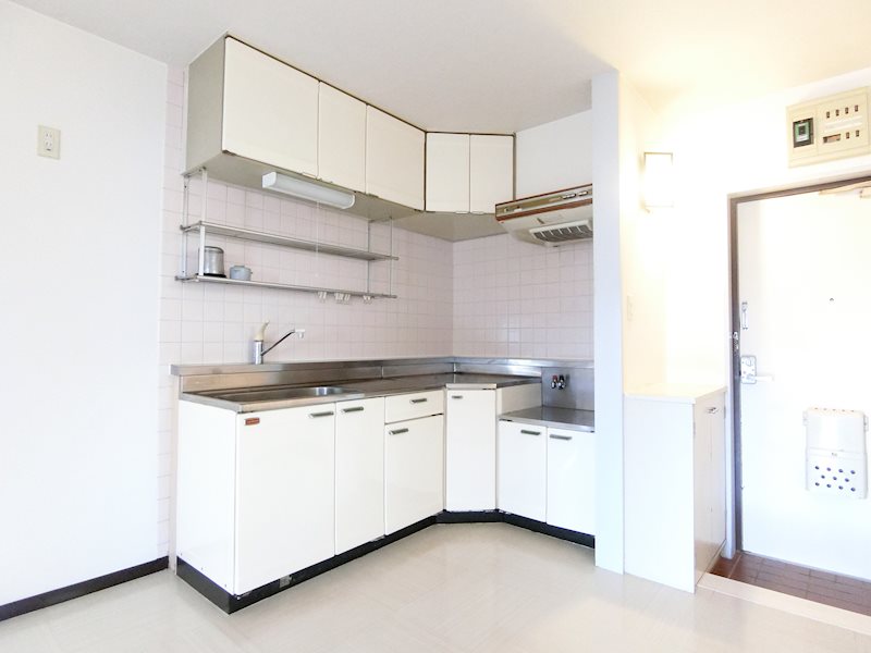 キッチン　L字型キッチン！収納豊富です。