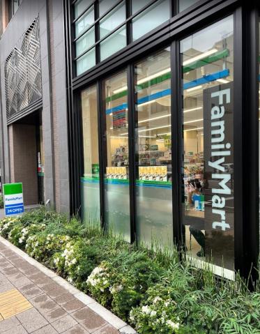 コンビニ　ファミリーマート東日本橋三丁目店（コンビニ）まで95m