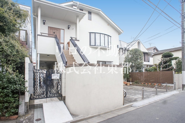 建物外観　周辺は閑静な住宅街ですので落ち着いた住環境です！