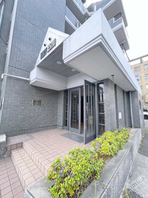 エントランス　明るいエントランスであなたのお帰りをお待ちします＾＾