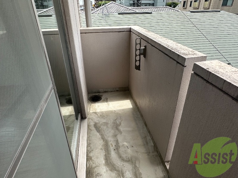 バルコニー　ベランダは日当たりがよくてとっても心地いいんですよ。