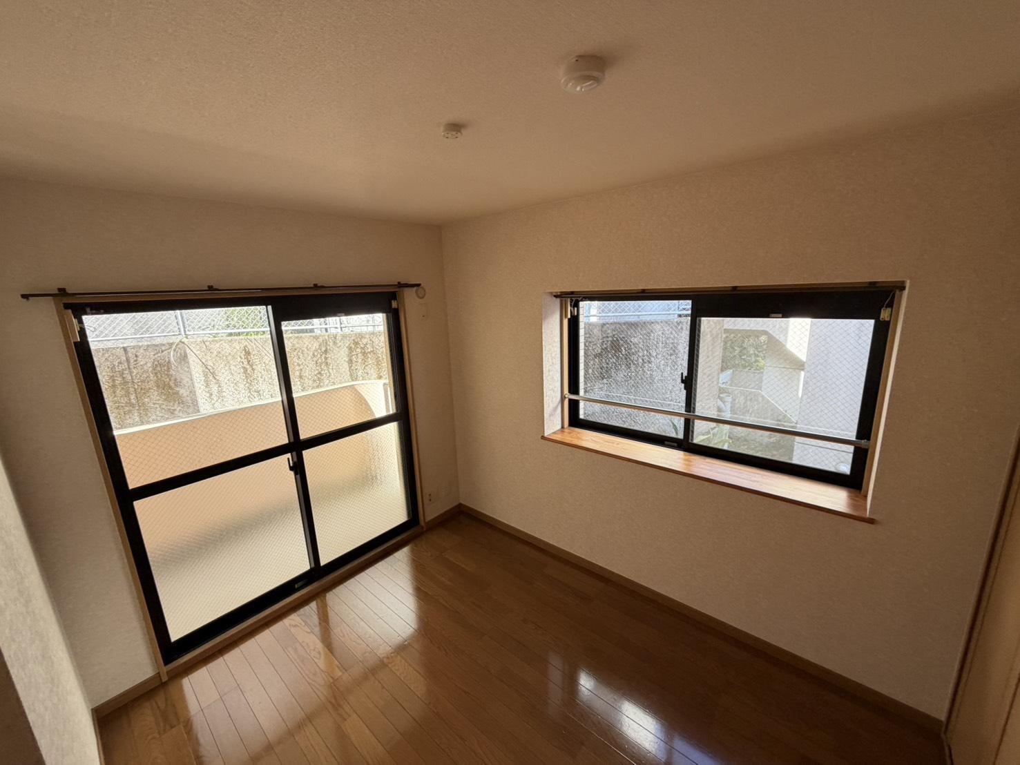 その他部屋・スペース　セカンドバルコニーのある洋室