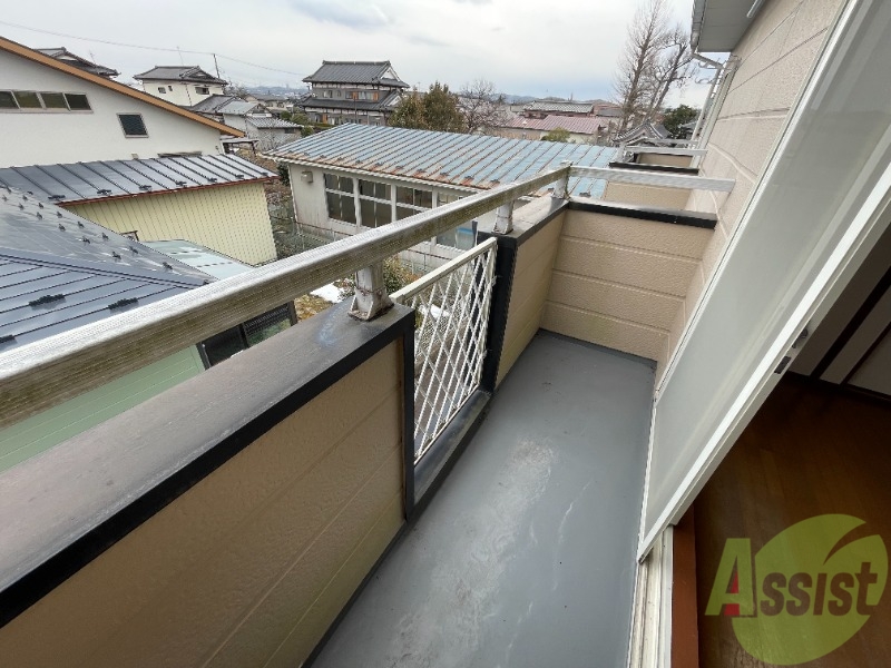 バルコニー　バルコニー。洗濯物がはかどりそうな広さがありますよ。