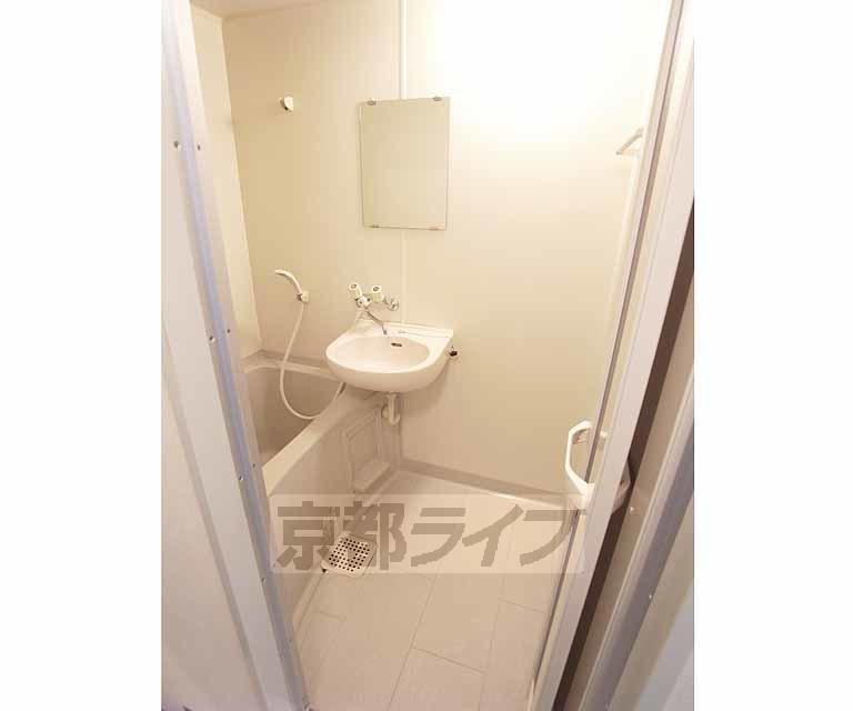 洗面設備　清潔感のある水廻り