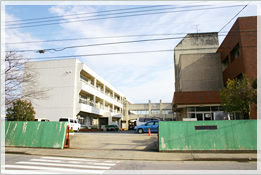 小学校　木更津市立請西小学校（小学校）まで413m