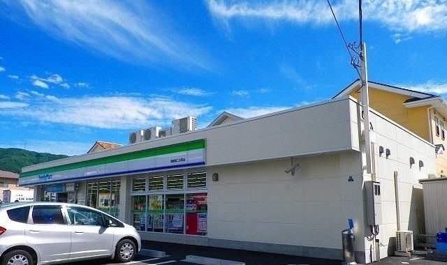 コンビニ　ファミリーマート御殿場二の岡店（コンビニ）まで450m